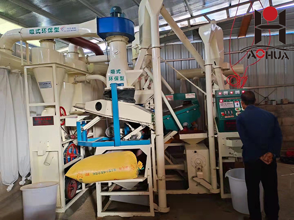 High Quality Rice Milling Equipment Household Small Rice Polisher Automatic Single Rice Mill With Vibrating Screen