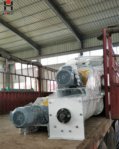 Small Grain Conveying Screw Inclined Elevator Machine