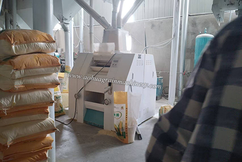 Fully automatic corn coarse wheat flour grinding machine